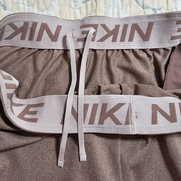 Nike Dri-FIT Women’s Athletic Shorts Rose Gold Size Large L Running Training - Picture 6 of 7